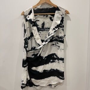 Black and White Water Print Women Sleeveless - size Large
